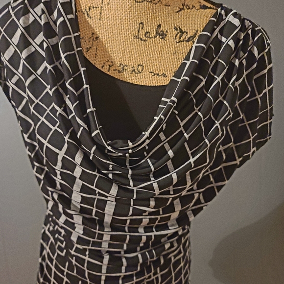 Jennie & MARLIS PETITE shirt size Med with White Skinny pants size 6 fit pants. - Picture 10 of 13